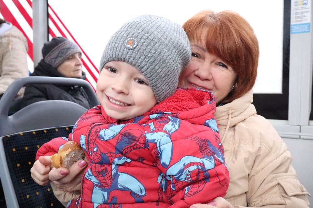 Незважаючи на складну ніч, сьогодні у Миколаєві відбувся традиційний захід "Святочний тролейбус", який об’єднав мешканців і гостей міста навколо живої української традиції та святкового настрою