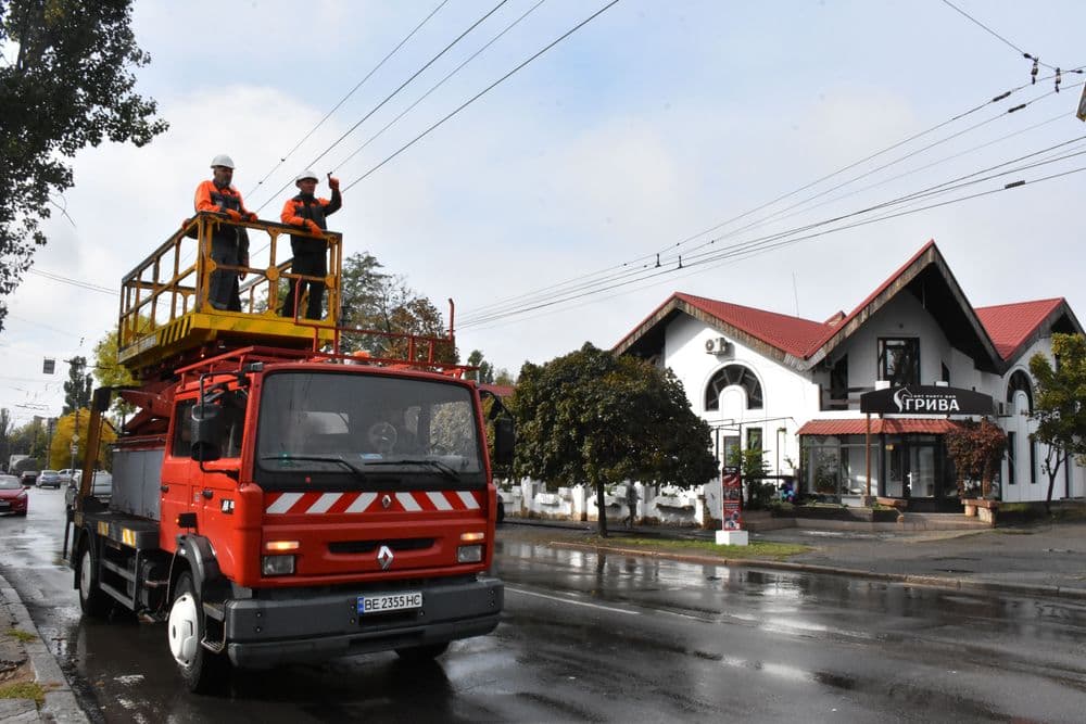 Стабільна робота міського електротранспорту потребує постійної уваги до технічного стану контактної мережі