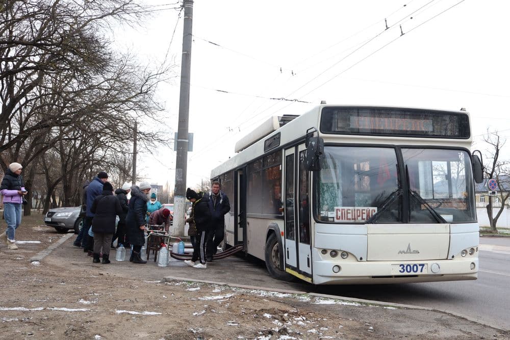 Для забезпечення мікрорайонів Соляні та Північний водою буде організовано доставку очищеної та технічної води спецтролейбусами КП "Миколаївелектротранс"
