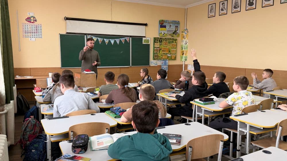 Сьогодні, 27 січня, фахівці відділу комунікацій та пасажирського сервісу КП «Миколаївелектротранс» завітали до Миколаївської гімназії № 25, де провели пізнавальну та інтерактивну зустріч з учнями 4, 5 і 7 класів.