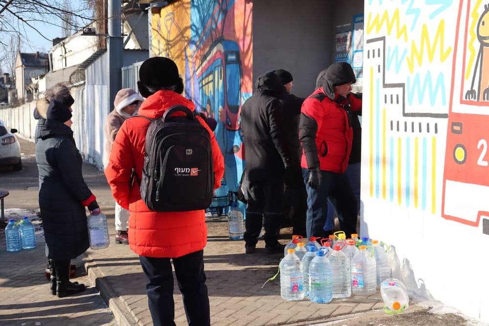 Завтра, 12 лютого, не буде здійснюватися роздача води трамваєм та тролейбусом, а також на стаціонарній свердловині за адресою: вулиця Євгена Єщенка/Андреєва-Палагнюка, 17 у зв'язку з проведенням запланованих регламентних робіт з обслуговування обладнання.