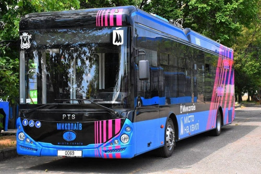 У зв’язку з аварійно-відновлювальними роботами АТ «Миколаївобленерго» після масованих ворожих ударів по енергосистемі, тимчасово знеструмлено підстанцію, що живить контактну мережу у мікрорайоні Намив