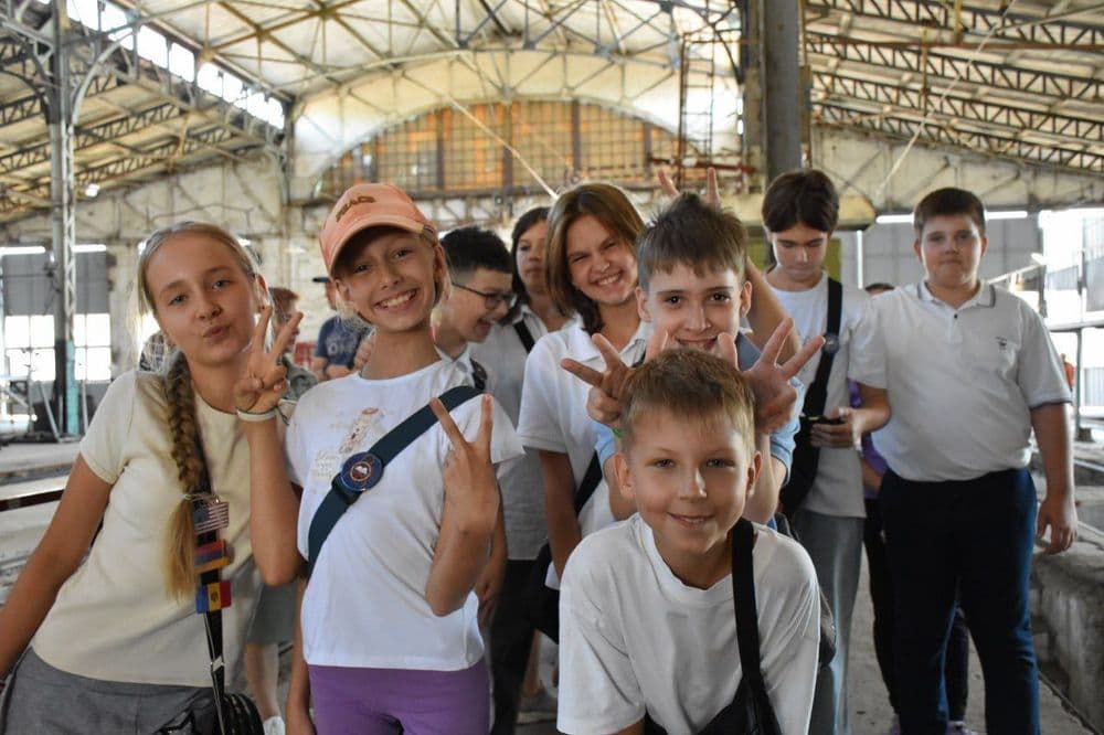 Сьогодні, 5 вересня, на території КП «Миколаївелектротранс» відбулися одразу дві пізнавальні екскурсії для школярів, маленьких дослідників та їхніх батьків.