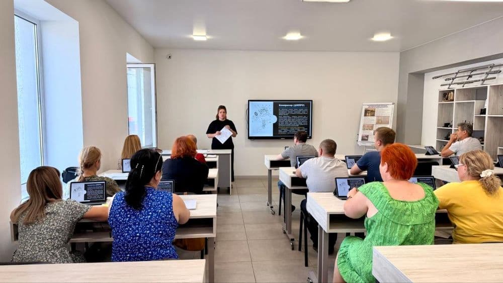 Майбутні водії тролейбусів продовжують навчання, опановуючи предмети загальнопрофесійної та професійно-теоретичної підготовки