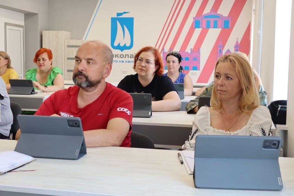 Майбутні водії тролейбусів продовжують навчання, опановуючи предмети загальнопрофесійної та професійно-теоретичної підготовки
