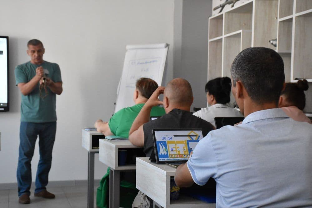 Майбутні водії тролейбуса продовжують підготовку на базі учбово-виробничого центру КП "Миколаївелектротранс"