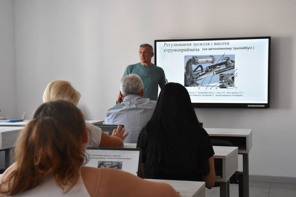 Майбутні водії тролейбуса продовжують підготовку на базі учбово-виробничого центру КП "Миколаївелектротранс"