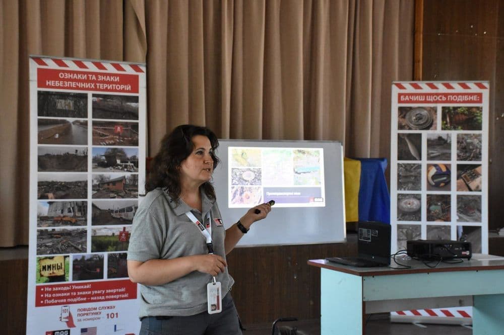 Днями на базі КП "Миколаївелектротранс" пройшла інформаційна сесія для водіїв трамвая, присвячена темі мінної безпеки та ризиків, пов’язаних із вибухонебезпечними предметами.