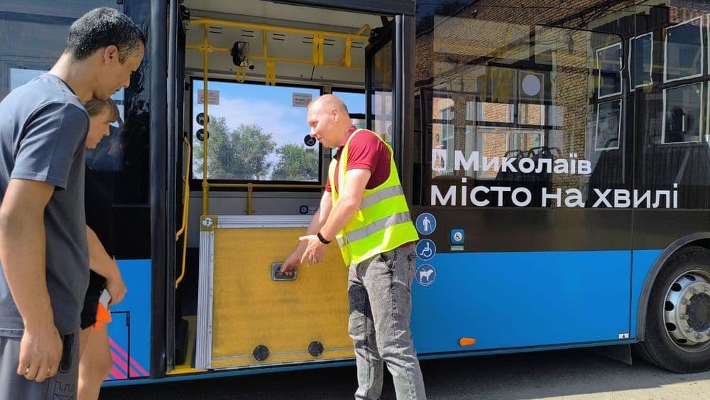 Безбар'єрність в електротранспорті: майбутні водії тролейбуса опановують правила безпечного обслуговування пасажирів