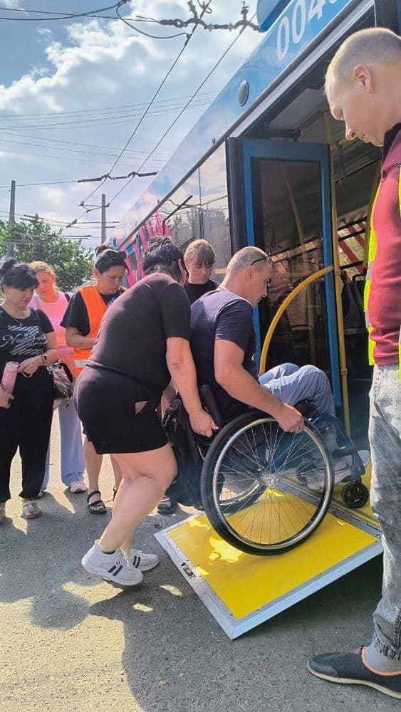 Безбар'єрність в електротранспорті: майбутні водії тролейбуса опановують правила безпечного обслуговування пасажирів