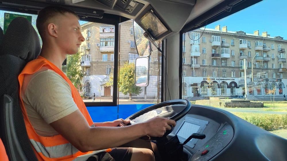 На шляху до нової професії: майбутні водії електротранспорту опановують міські маршрути разом із інструкторами