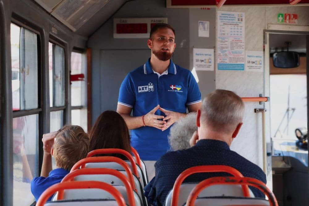 Сьогодні, 5 вересня, на території КП «Миколаївелектротранс» відбулися одразу дві пізнавальні екскурсії для школярів, маленьких дослідників та їхніх батьків.