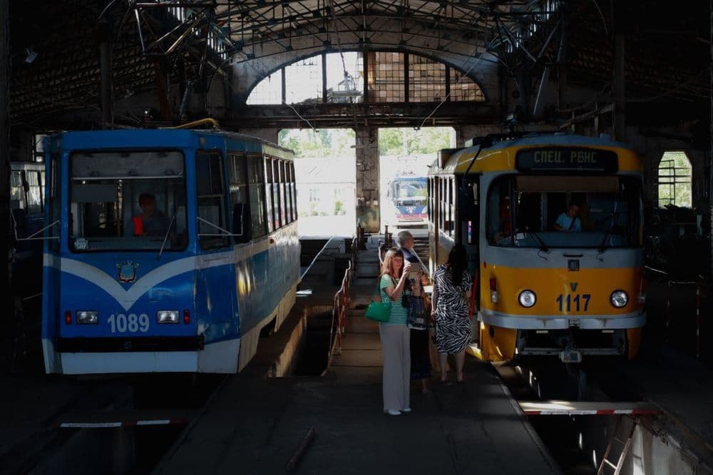 Сьогодні, 5 вересня, на території КП «Миколаївелектротранс» відбулися одразу дві пізнавальні екскурсії для школярів, маленьких дослідників та їхніх батьків.