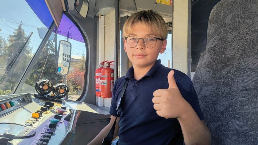 Сьогодні, 5 вересня, на території КП «Миколаївелектротранс» відбулися одразу дві пізнавальні екскурсії для школярів, маленьких дослідників та їхніх батьків.