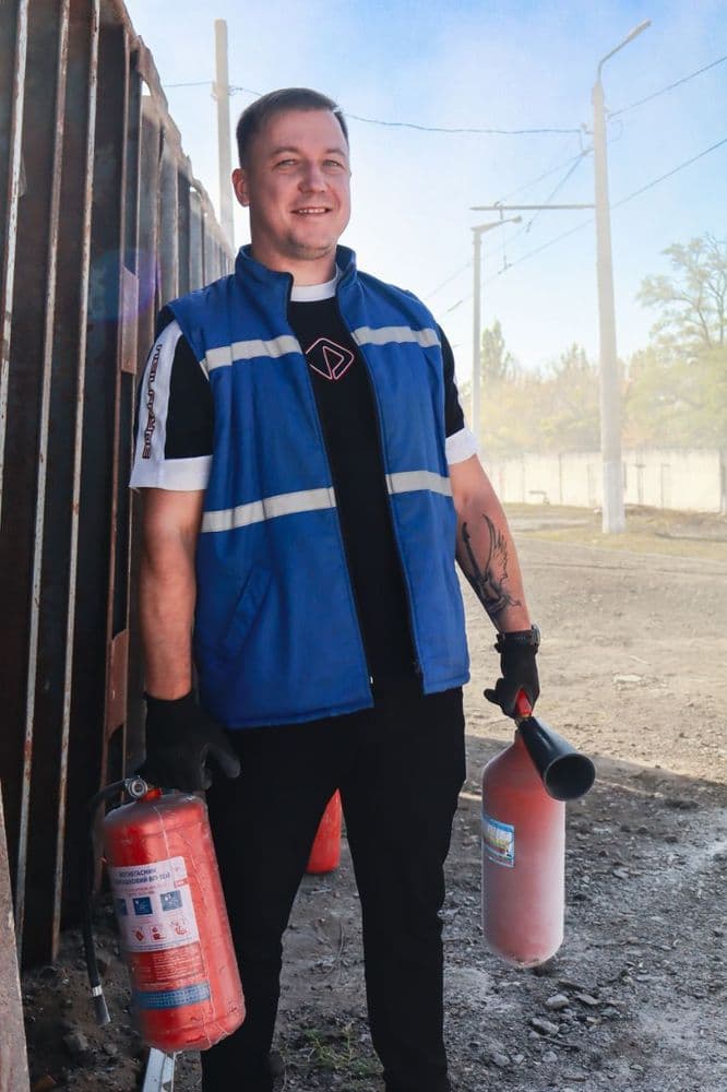 Сьогодні, 22 вересня, на базі КП «Миколаївелектротранс» провели практичне навчання з пожежної безпеки та використання вогнегасників для майбутніх водіїв тролейбуса.