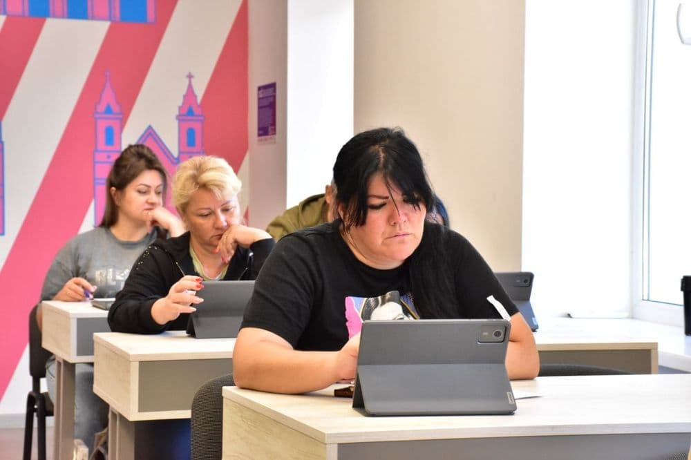 На фінішній прямій: майбутні водії тролейбуса склали іспити на базі учбово-виробничого центру КП "Миколаївелектротранс"