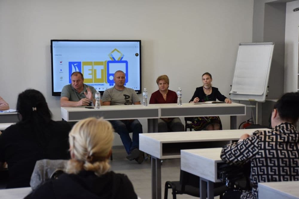 На фінішній прямій: майбутні водії тролейбуса склали іспити на базі учбово-виробничого центру КП "Миколаївелектротранс"