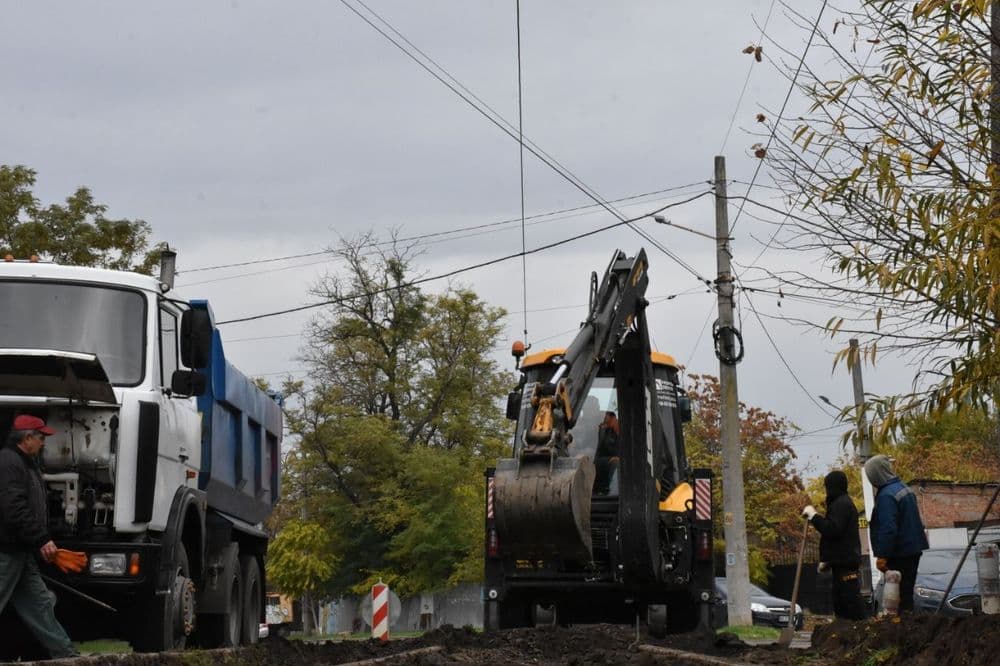 Служба колії КП «Миколаївелектротранс» продовжує виконання поточного ремонту рейкошпального господарства на ділянці по вулиці 6-та Слобідська