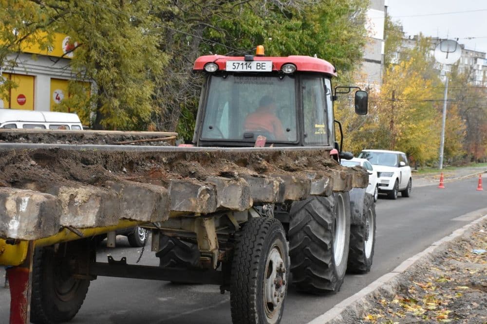 Служба колії КП «Миколаївелектротранс» продовжує виконання поточного ремонту рейкошпального господарства на ділянці по вулиці 6-та Слобідська