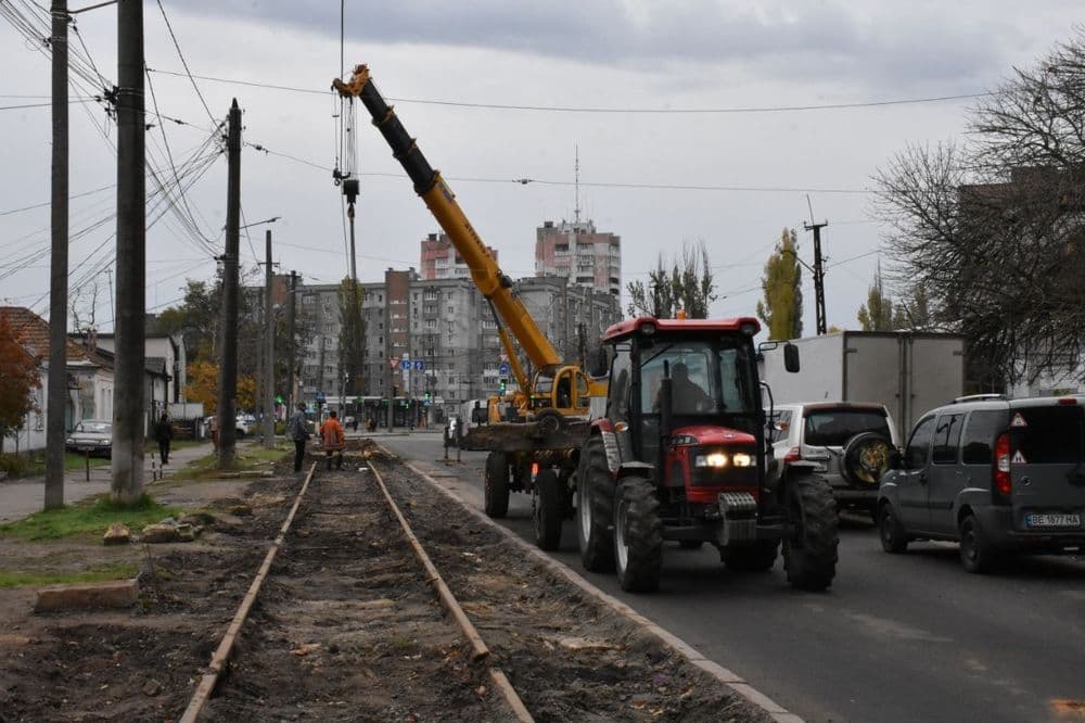 Служба колії КП «Миколаївелектротранс» продовжує виконання поточного ремонту рейкошпального господарства на ділянці по вулиці 6-та Слобідська