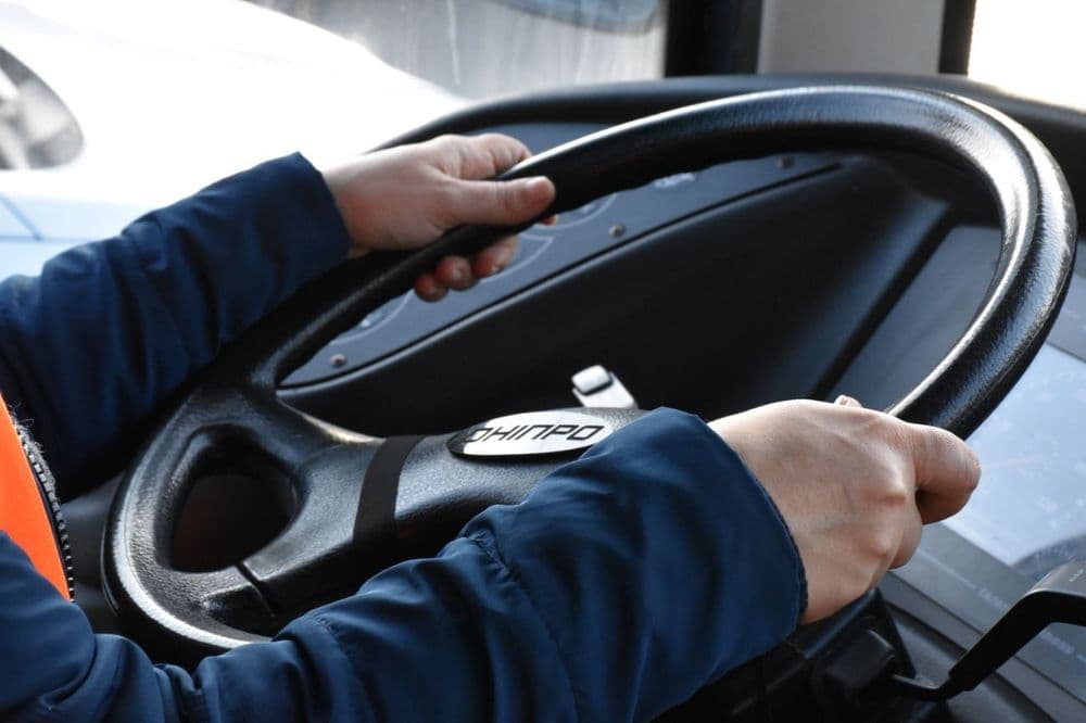 На шляху до нової професії: майбутні водії електротранспорту опановують міські маршрути разом із інструкторами