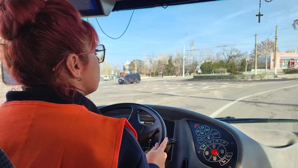 На шляху до нової професії: майбутні водії електротранспорту опановують міські маршрути разом із інструкторами