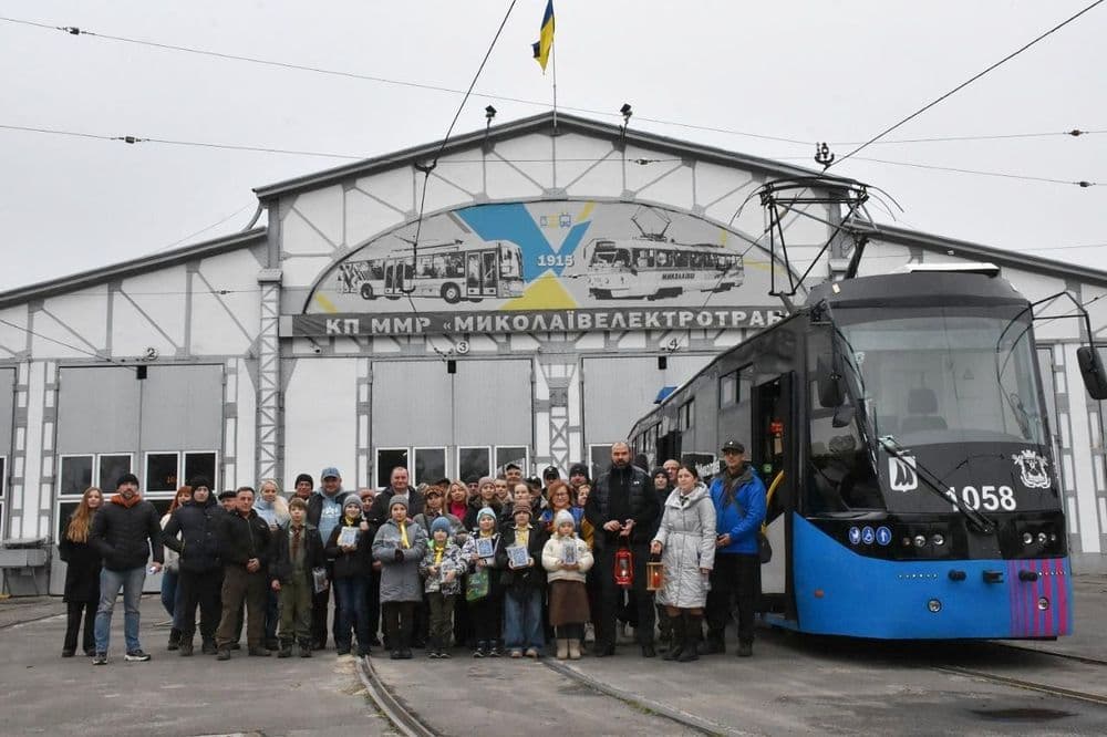 Колектив КП "Миколаївелектротранс" прийняв Вифлеємський Вогонь Миру