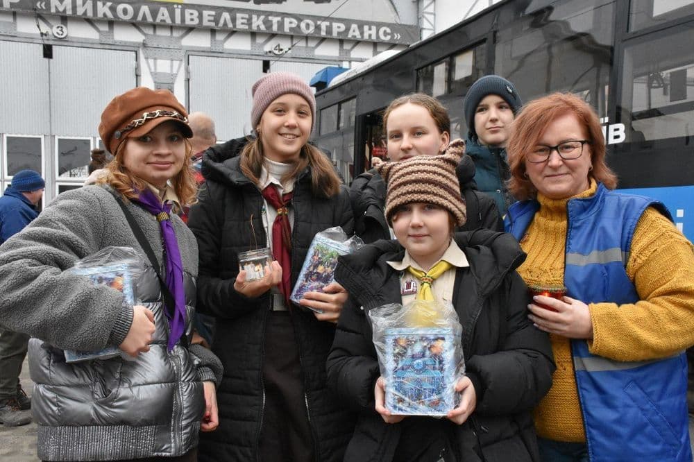 Колектив КП "Миколаївелектротранс" прийняв Вифлеємський Вогонь Миру