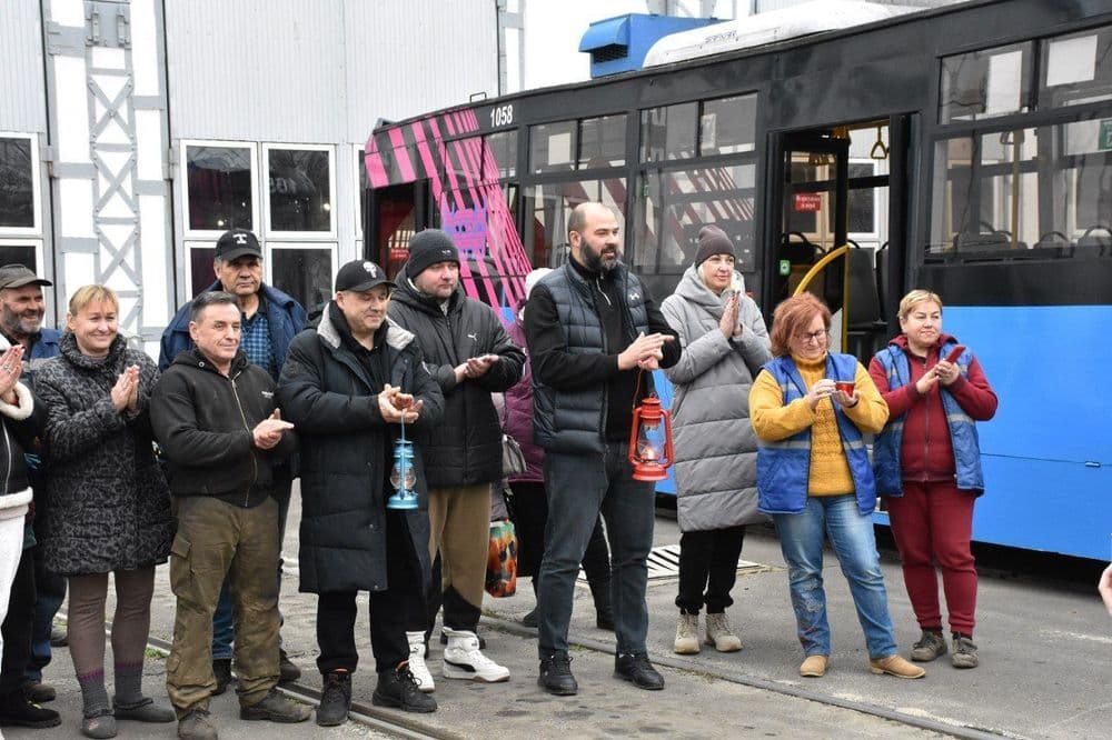 Колектив КП "Миколаївелектротранс" прийняв Вифлеємський Вогонь Миру