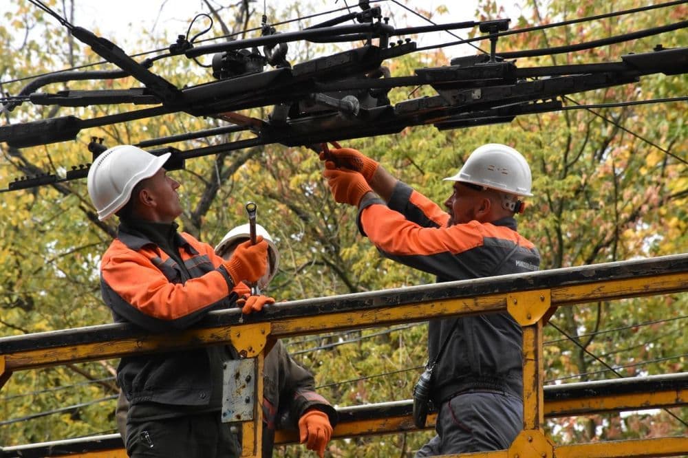 Сьогодні, 22 грудня, в Україні відзначають День енергетика — професійне свято працівників енергетичної галузі, які забезпечують виробництво, передачу та постачання електроенергії й тепла, підтримуючи стабільну роботу критичної інфраструктури.