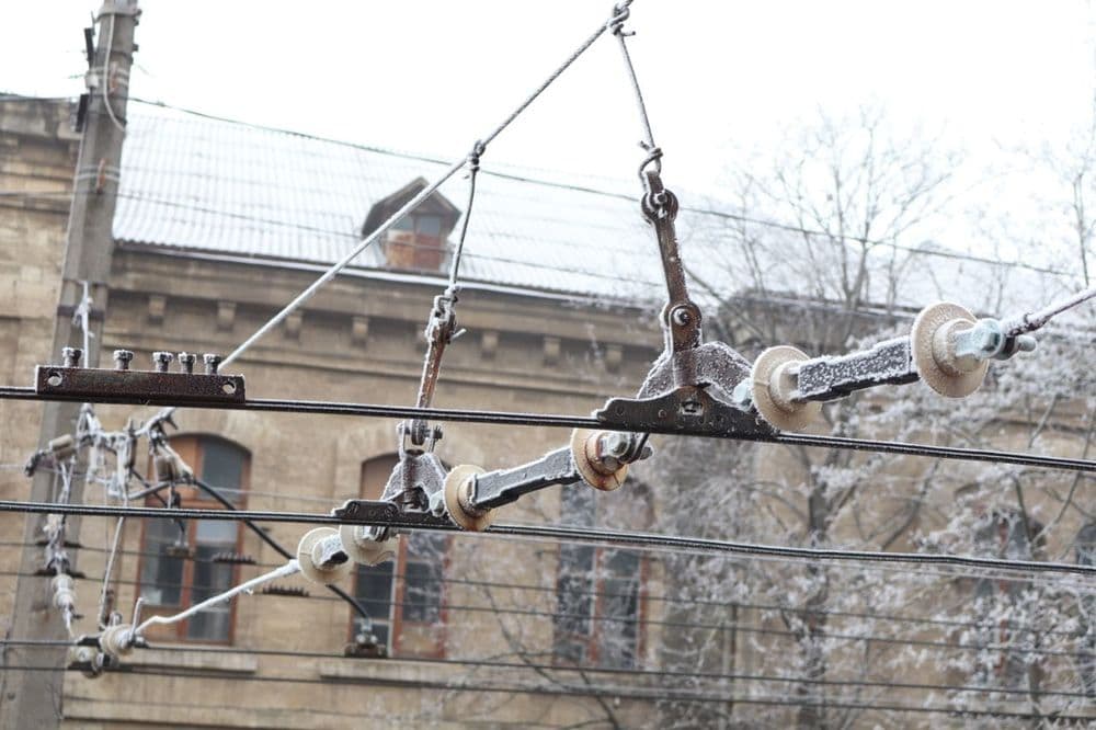 За інформацією Миколаївського обласного центру з гідрометеорології, у вихідні дні прогнозуються складні погодні умови: дощ переходитиме в сніг, можливі ожеледиця та зниження температури повітря.