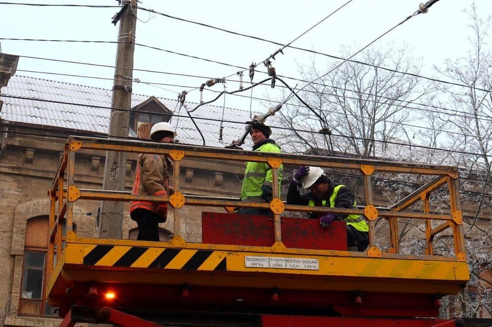 За інформацією Миколаївського обласного центру з гідрометеорології, у вихідні дні прогнозуються складні погодні умови: дощ переходитиме в сніг, можливі ожеледиця та зниження температури повітря.